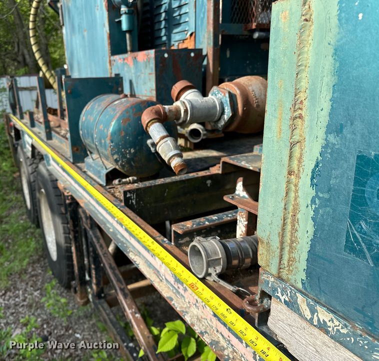 image for item OM9479 1996 International  4900  drilling rig truck