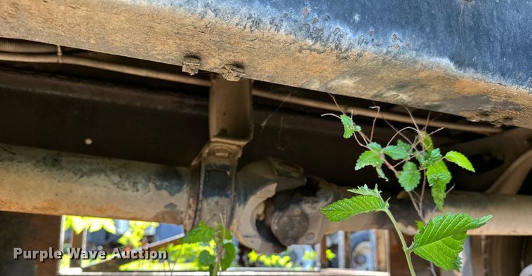 image for item OM9479 1996 International  4900  drilling rig truck