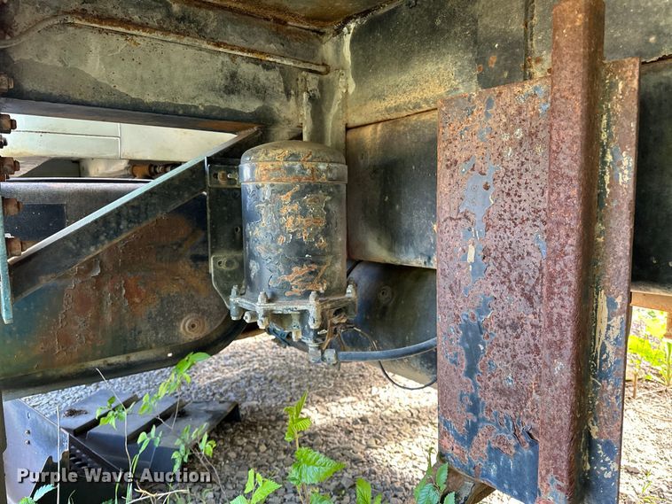 image for item OM9479 1996 International  4900  drilling rig truck