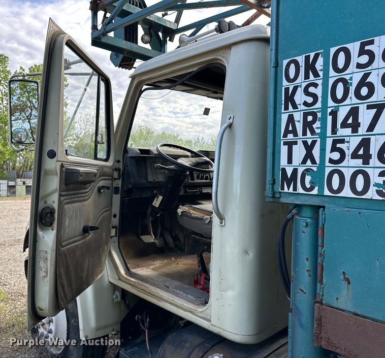 image for item OM9479 1996 International  4900  drilling rig truck