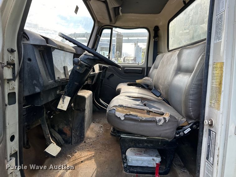 image for item OM9479 1996 International  4900  drilling rig truck