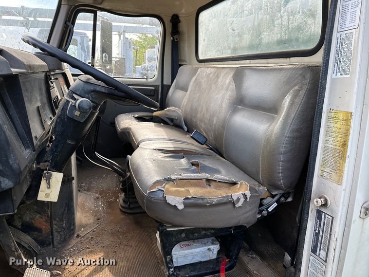 image for item OM9479 1996 International  4900  drilling rig truck