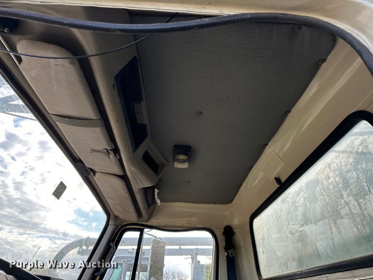 image for item OM9479 1996 International  4900  drilling rig truck