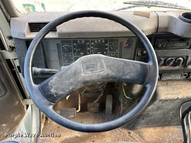 image for item OM9479 1996 International  4900  drilling rig truck