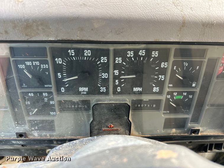 image for item OM9479 1996 International  4900  drilling rig truck