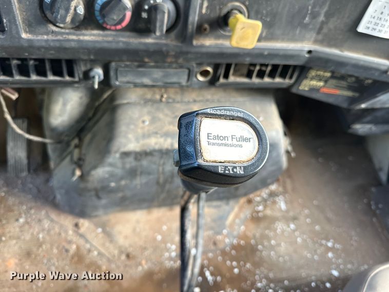 image for item OM9479 1996 International  4900  drilling rig truck