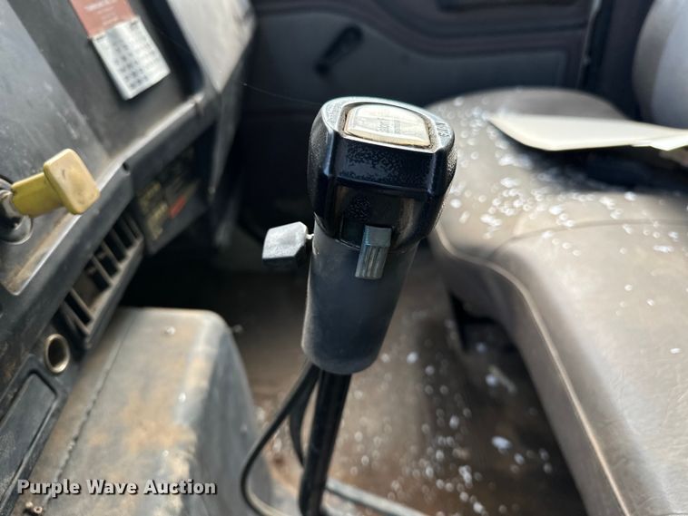 image for item OM9479 1996 International  4900  drilling rig truck