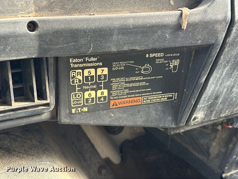 image for item OM9479 1996 International  4900  drilling rig truck