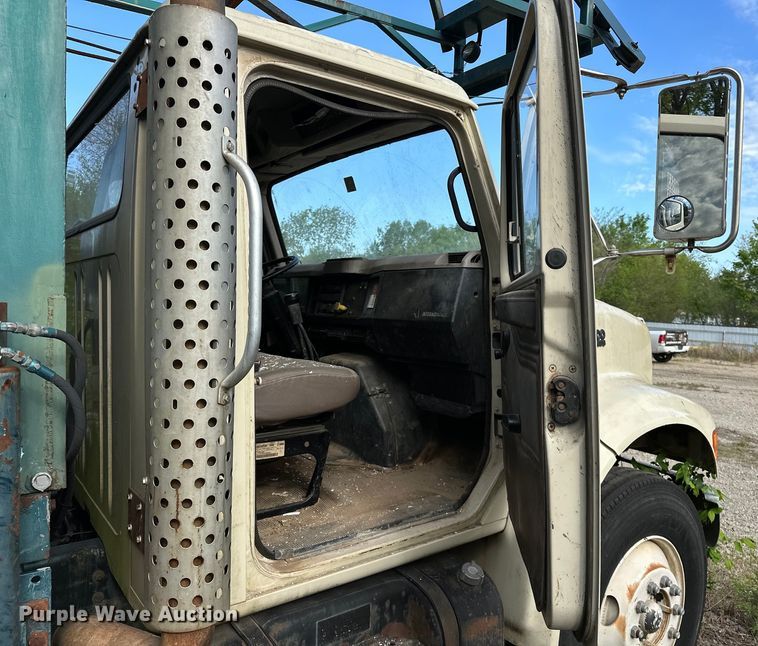 image for item OM9479 1996 International  4900  drilling rig truck