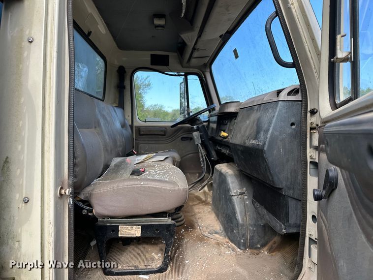 image for item OM9479 1996 International  4900  drilling rig truck