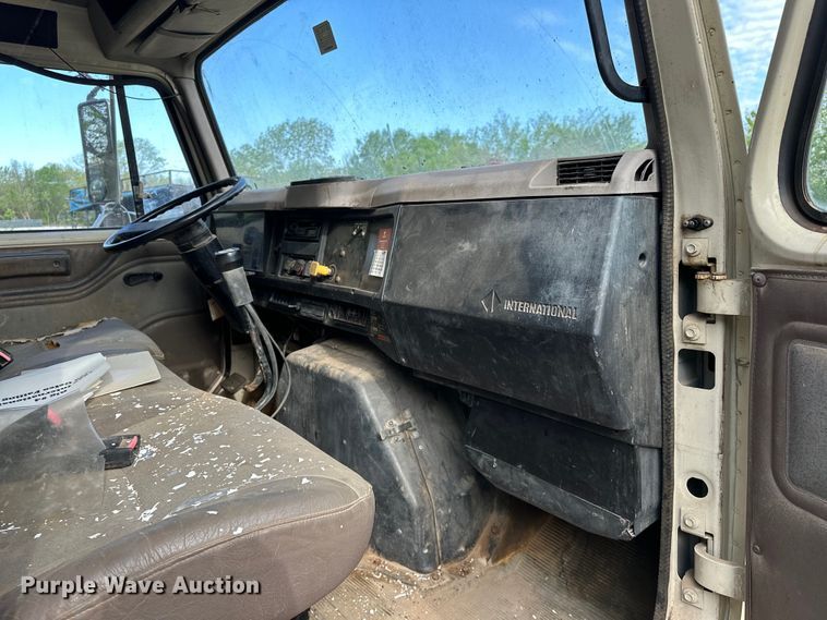 image for item OM9479 1996 International  4900  drilling rig truck