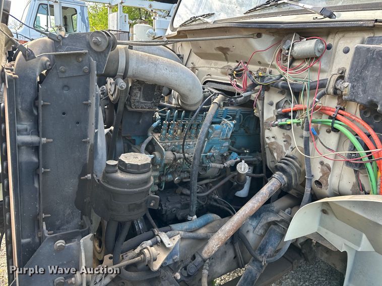 image for item OM9479 1996 International  4900  drilling rig truck