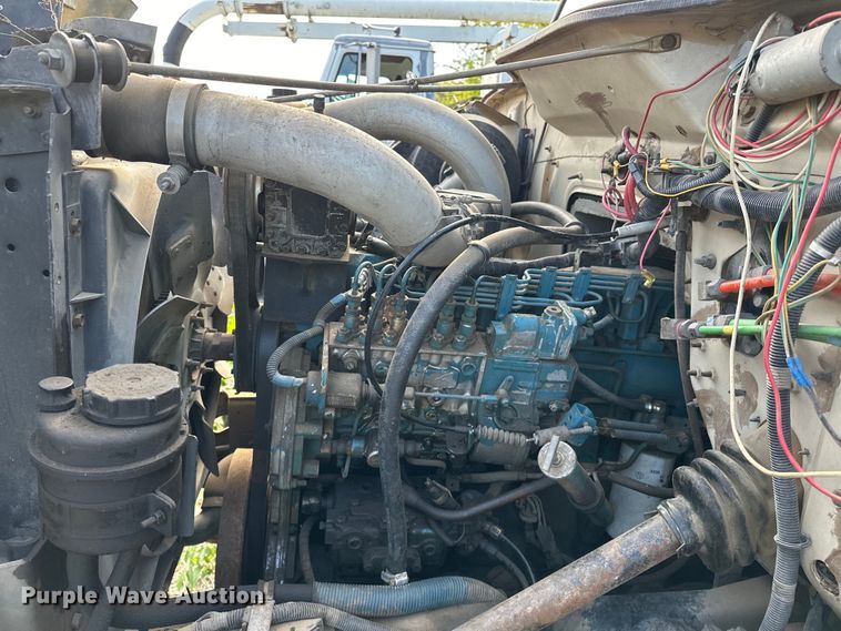 image for item OM9479 1996 International  4900  drilling rig truck