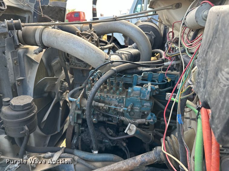 image for item OM9479 1996 International  4900  drilling rig truck