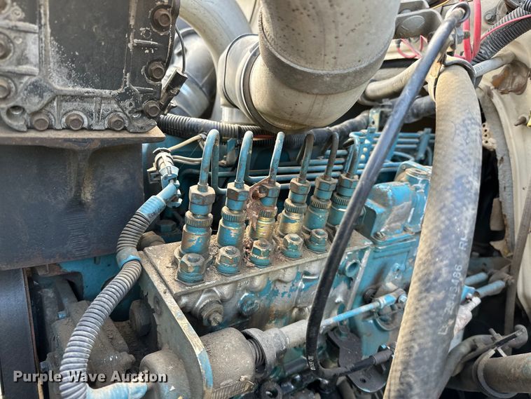 image for item OM9479 1996 International  4900  drilling rig truck