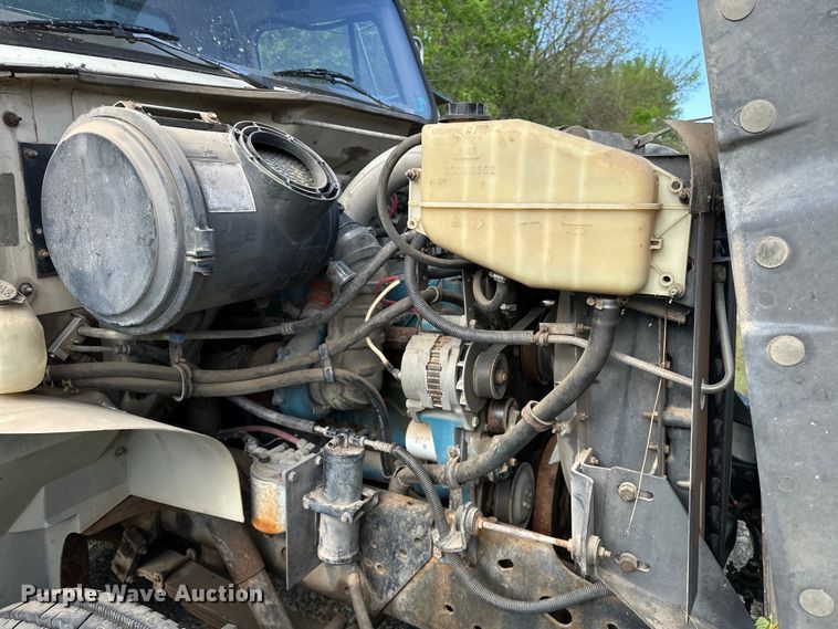 image for item OM9479 1996 International  4900  drilling rig truck