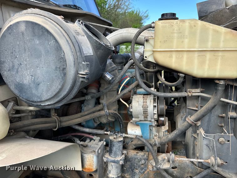 image for item OM9479 1996 International  4900  drilling rig truck