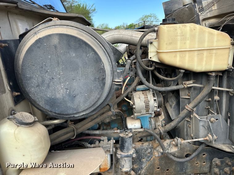 image for item OM9479 1996 International  4900  drilling rig truck