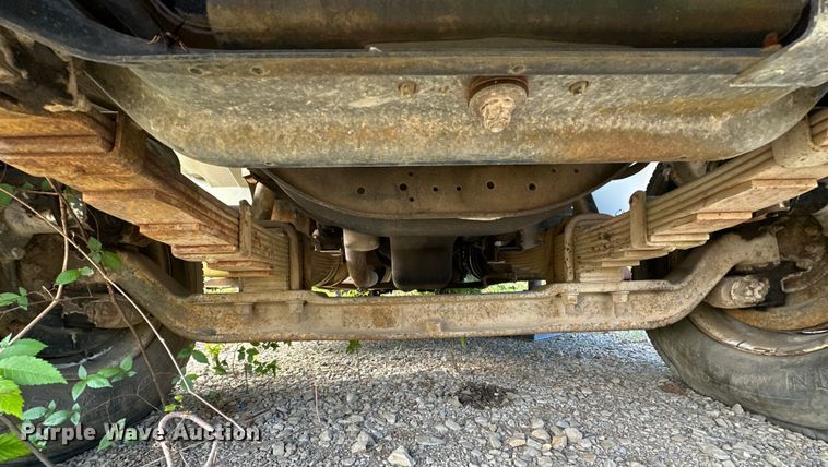 image for item OM9479 1996 International  4900  drilling rig truck