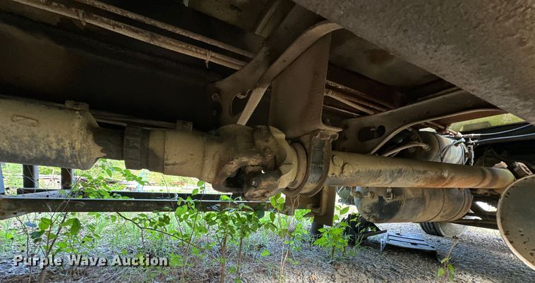 image for item OM9479 1996 International  4900  drilling rig truck