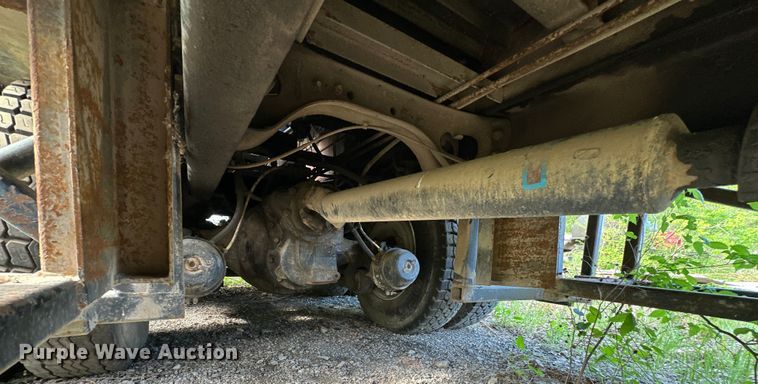 image for item OM9479 1996 International  4900  drilling rig truck