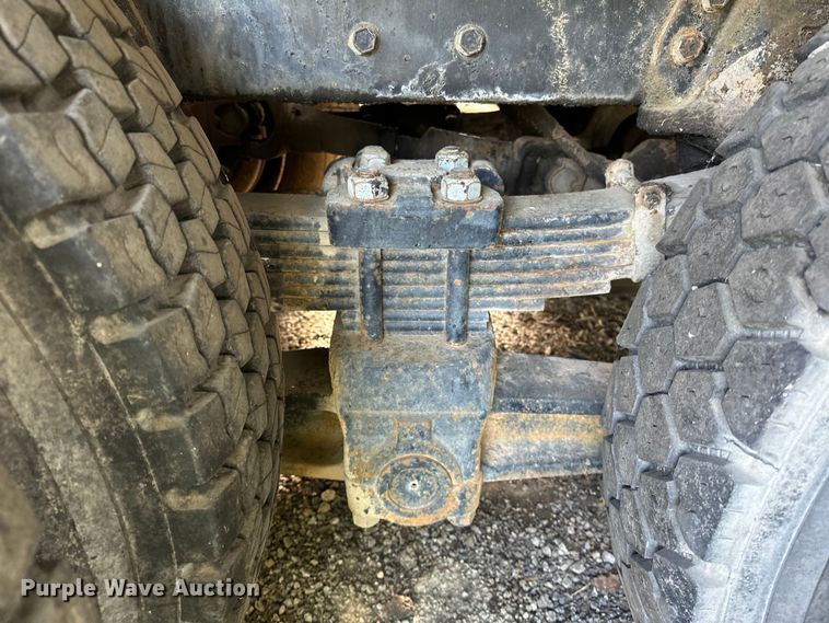 image for item OM9479 1996 International  4900  drilling rig truck