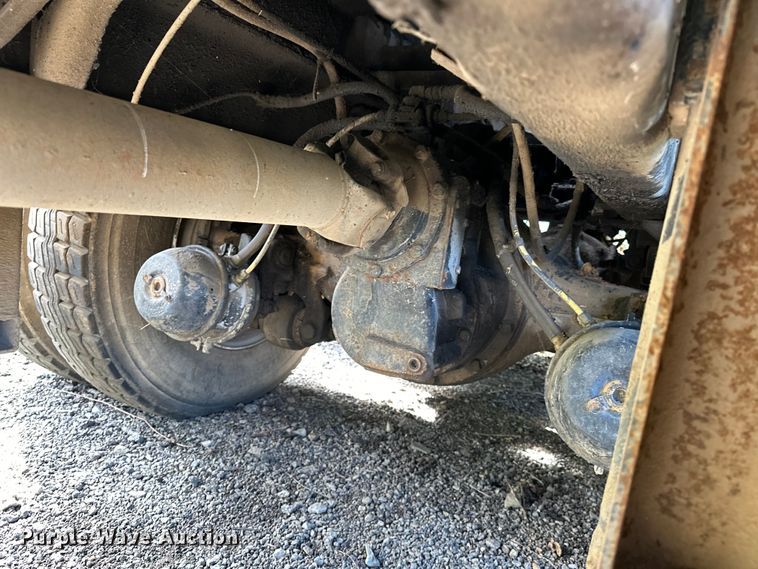 image for item OM9479 1996 International  4900  drilling rig truck