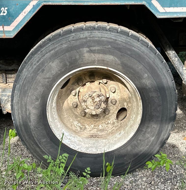 image for item OM9479 1996 International  4900  drilling rig truck