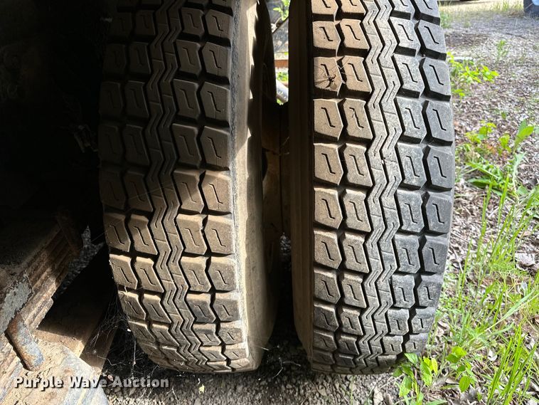 image for item OM9479 1996 International  4900  drilling rig truck