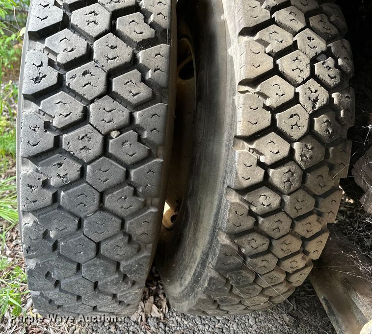 image for item OM9479 1996 International  4900  drilling rig truck