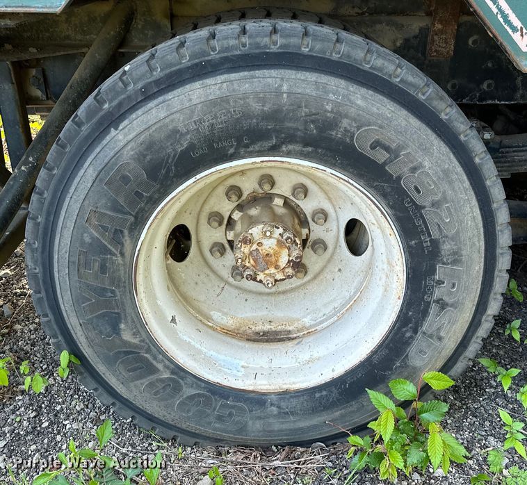 image for item OM9479 1996 International  4900  drilling rig truck