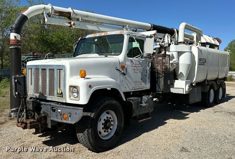 image for item OM9480 1999 International  2554  sewer jetter truck