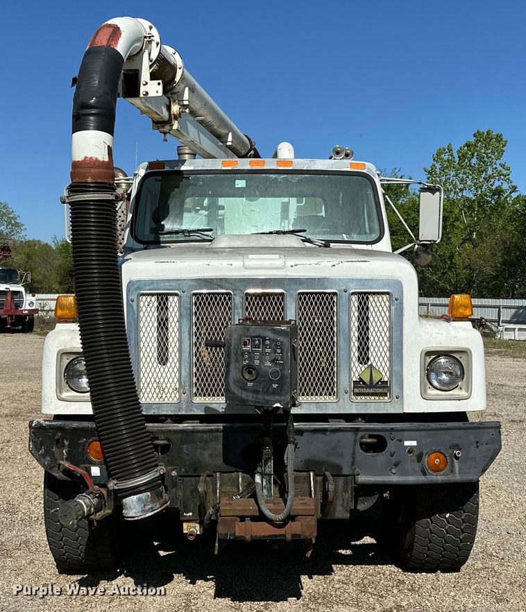 image for item OM9480 1999 International  2554  sewer jetter truck