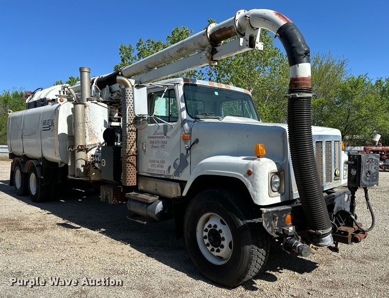 image for item OM9480 1999 International  2554  sewer jetter truck