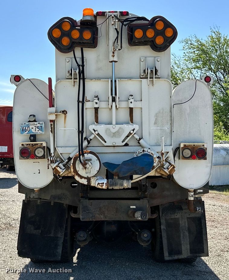image for item OM9480 1999 International  2554  sewer jetter truck