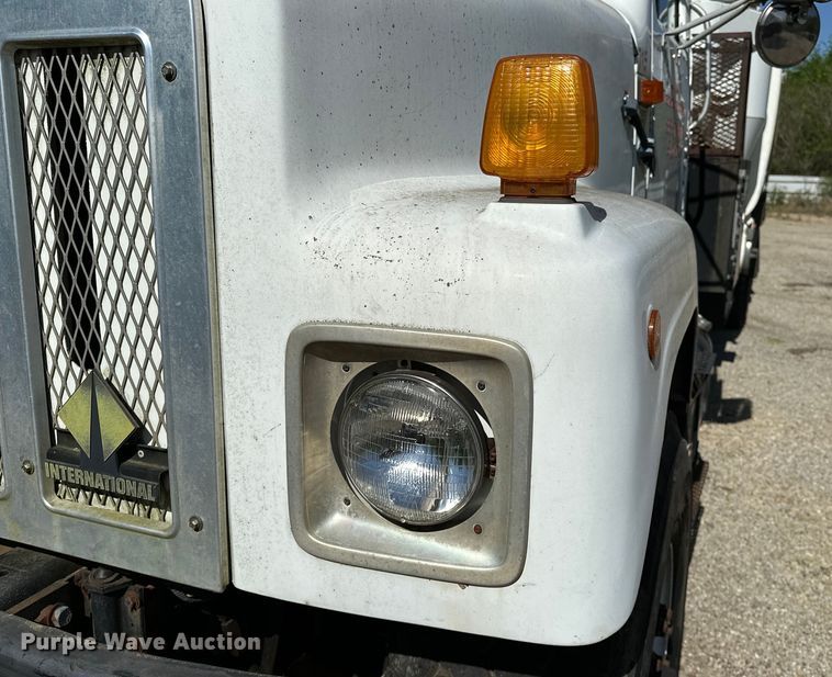 image for item OM9480 1999 International  2554  sewer jetter truck