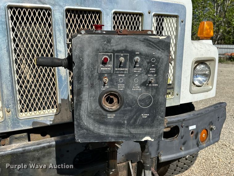 image for item OM9480 1999 International  2554  sewer jetter truck