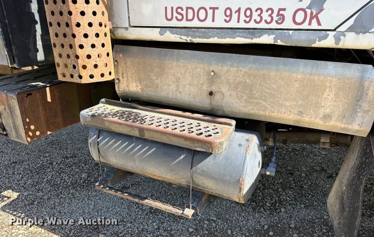 image for item OM9480 1999 International  2554  sewer jetter truck