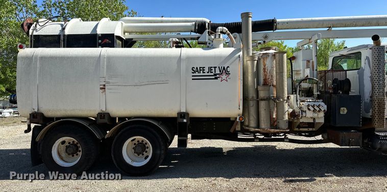 image for item OM9480 1999 International  2554  sewer jetter truck