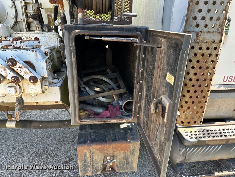 image for item OM9480 1999 International  2554  sewer jetter truck