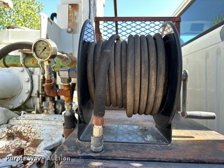 image for item OM9480 1999 International  2554  sewer jetter truck