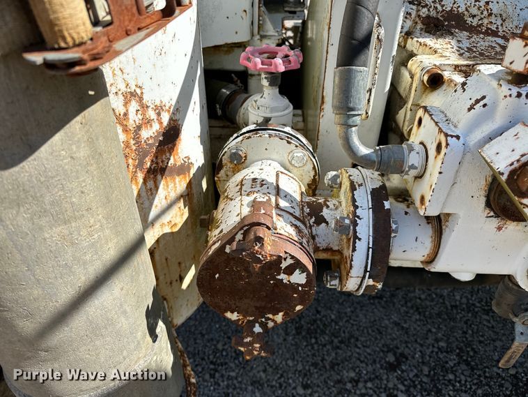 image for item OM9480 1999 International  2554  sewer jetter truck