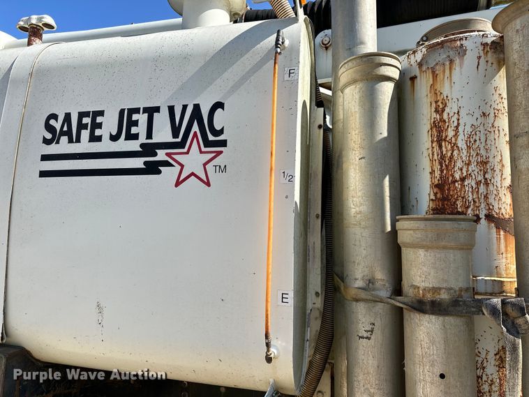 image for item OM9480 1999 International  2554  sewer jetter truck