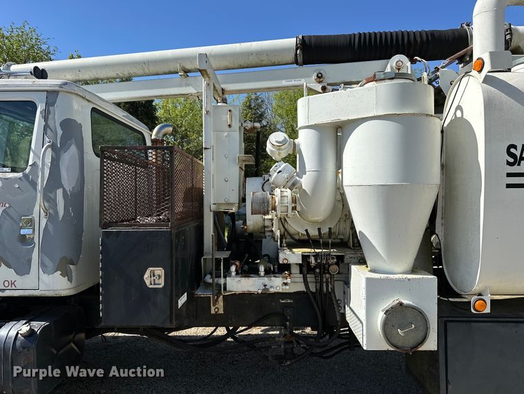 image for item OM9480 1999 International  2554  sewer jetter truck