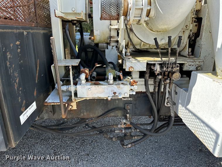 image for item OM9480 1999 International  2554  sewer jetter truck