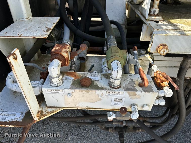 image for item OM9480 1999 International  2554  sewer jetter truck