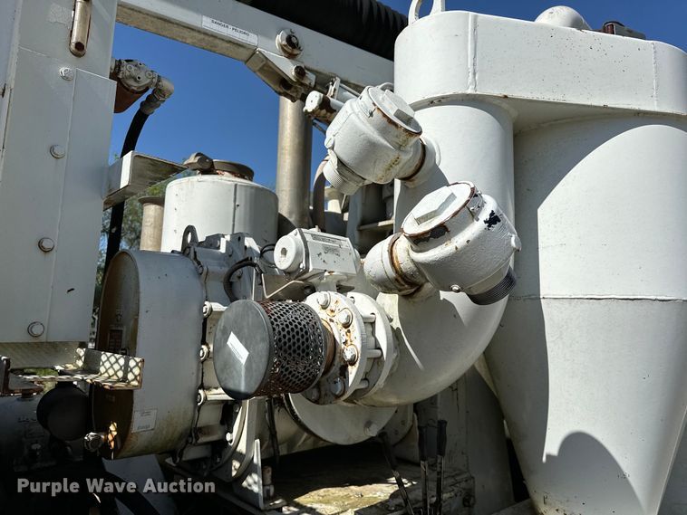 image for item OM9480 1999 International  2554  sewer jetter truck