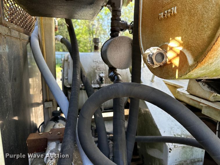 image for item OM9480 1999 International  2554  sewer jetter truck