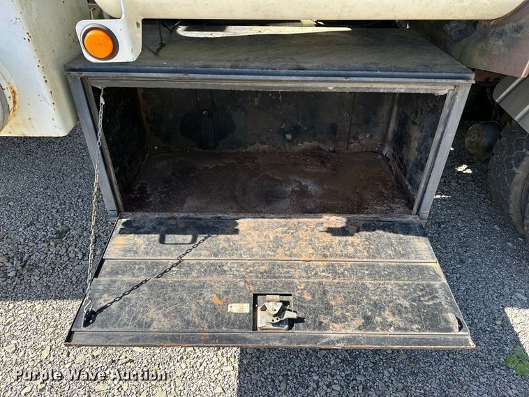 image for item OM9480 1999 International  2554  sewer jetter truck