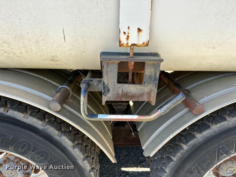 image for item OM9480 1999 International  2554  sewer jetter truck